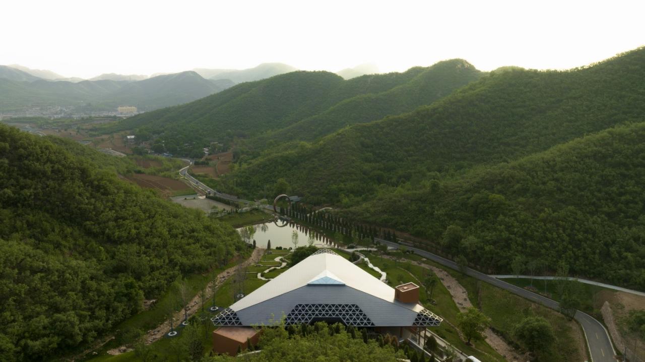 BIM建筑|化作天上的星星, 静美的灵魂栖息地：石家庄安德生命纪念公园·云镜 / 小隐建筑