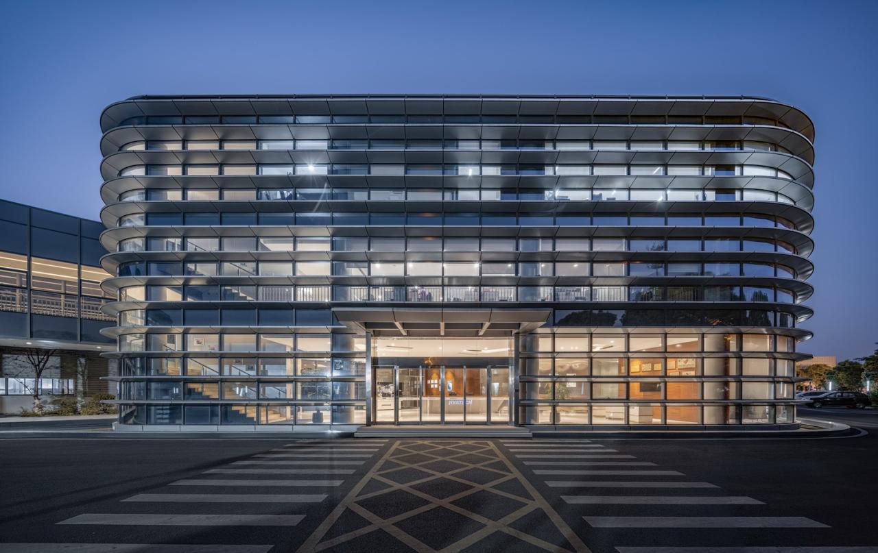 BIM建筑|苏南民营企业发展的建筑样本：航亚科技总部办公楼 / 米丈建筑