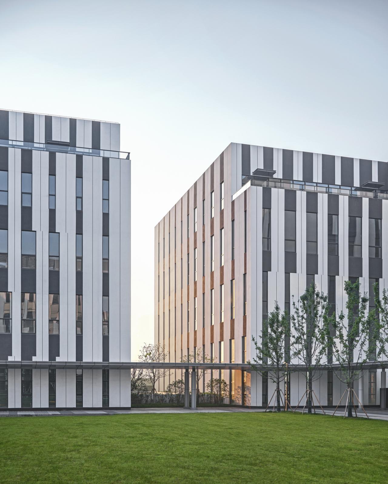 BIM建筑|跳动的色彩×微笑的曲线，园区建筑注入活力与情感：苏州新扬产业园 / FTA