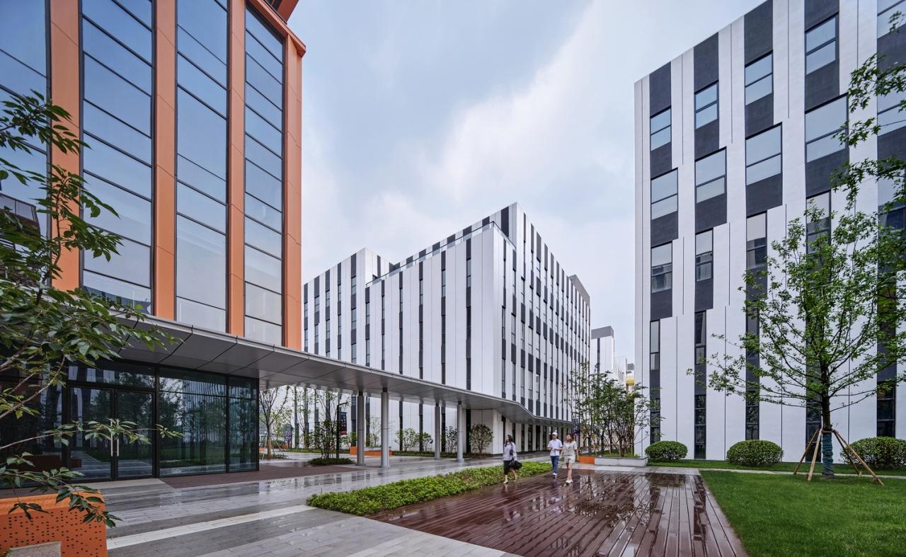 BIM建筑|跳动的色彩×微笑的曲线，园区建筑注入活力与情感：苏州新扬产业园 / FTA