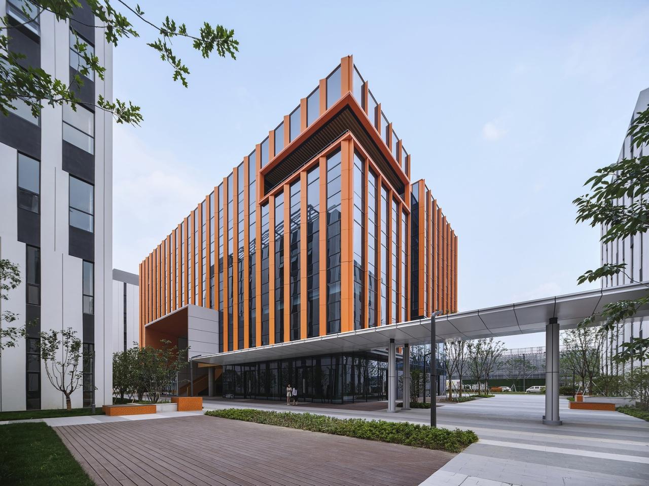 BIM建筑|跳动的色彩×微笑的曲线，园区建筑注入活力与情感：苏州新扬产业园 / FTA