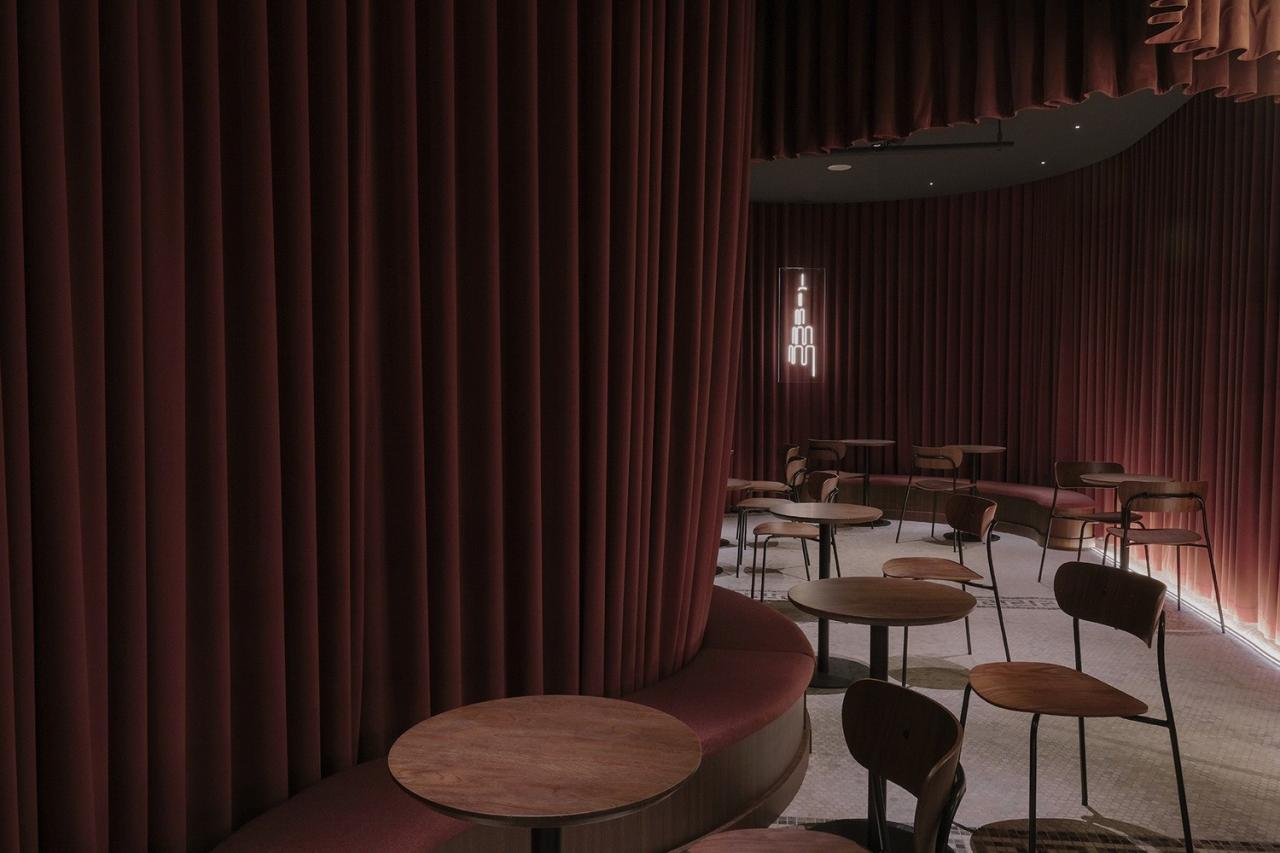 BIM建筑|微醺的夜上海: 一个剧场与酒吧的空间集合体 / 无定设计