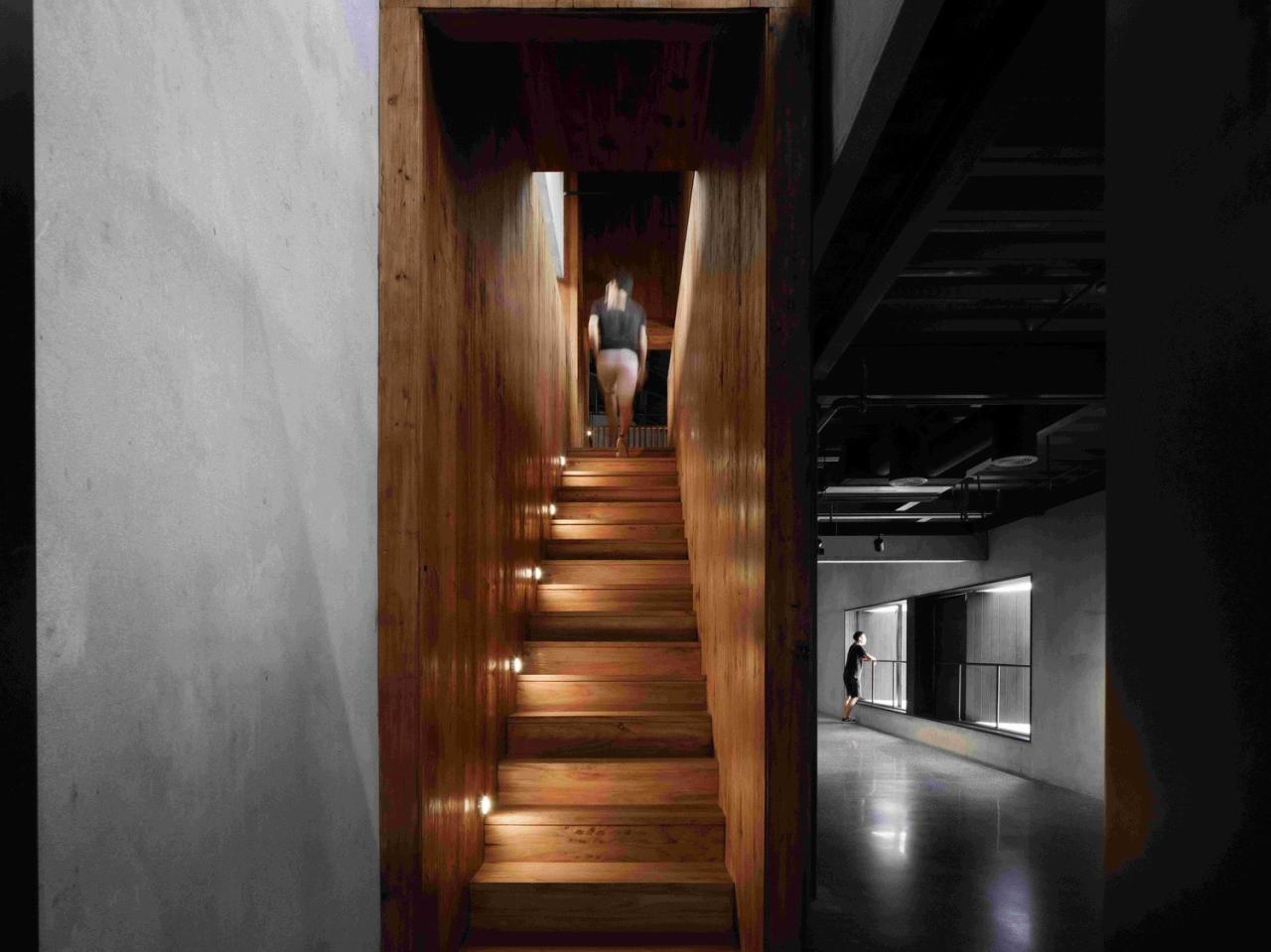 BIM建筑|虚怀若谷，犹如半仓：半仓，上海 / 本哲建筑