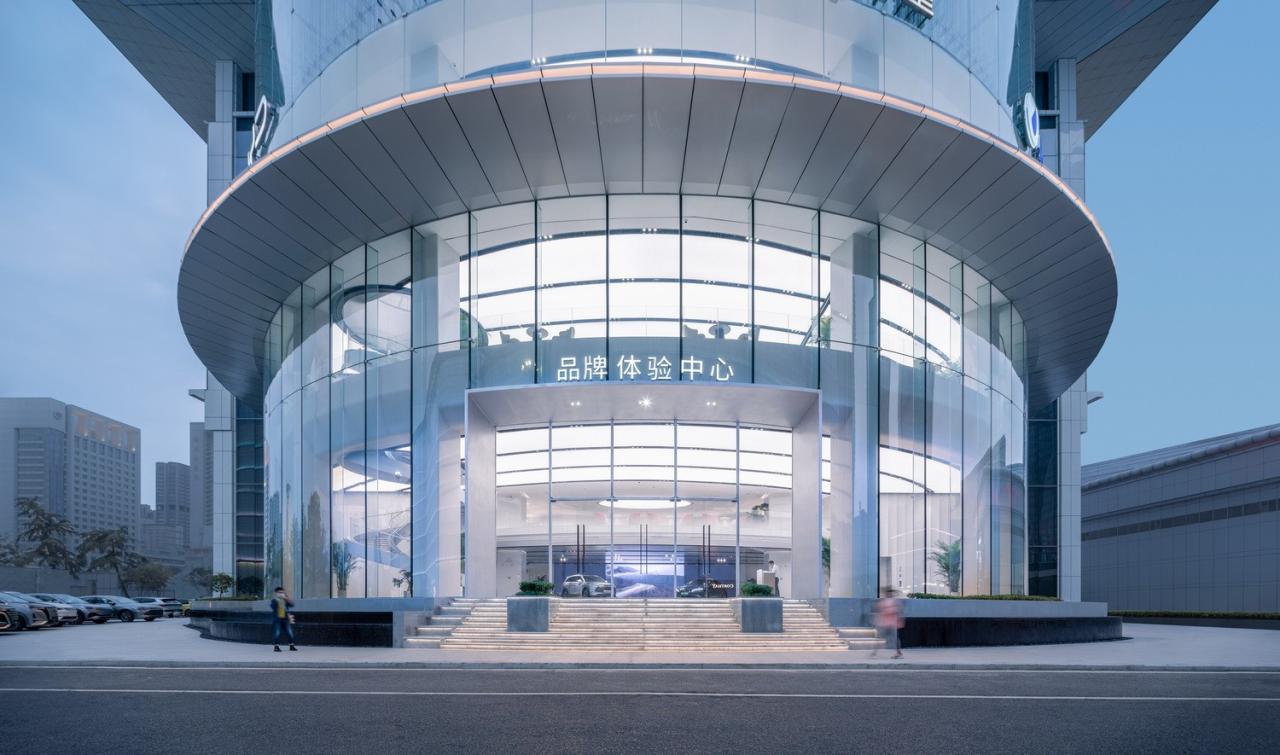 BIM建筑|启迪未来 江城地标：武汉比亚迪品牌体验中心 / 成执设计
