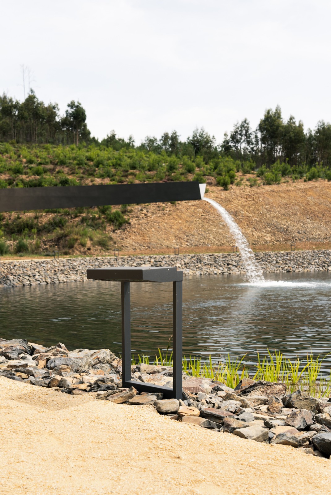 BIM建筑|葡萄牙火灾遇难者纪念馆 / 艾德瓦尔多·苏托·德·莫拉