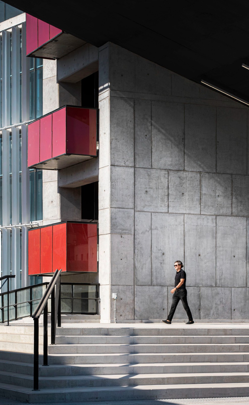 BIM建筑|楼梯漫步，圣地亚哥大学商业与经济学院 FAE / Marsino Arquitectura