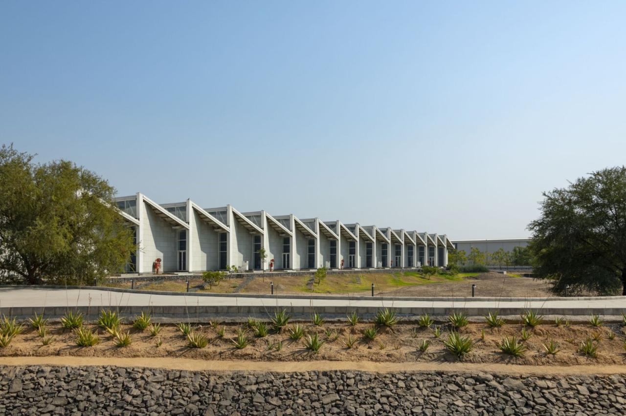 BIM建筑|秩序城堡，Sanand 工厂 / Studio Saar