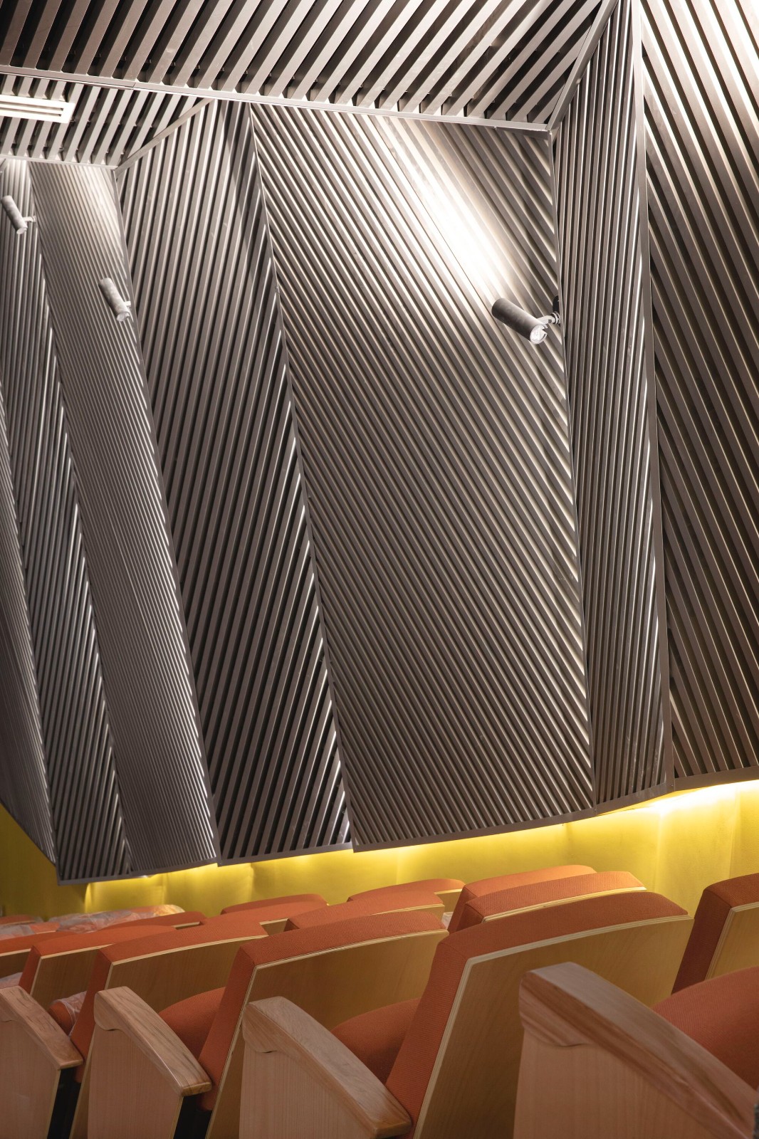 BIM建筑|楼梯漫步，圣地亚哥大学商业与经济学院 FAE / Marsino Arquitectura