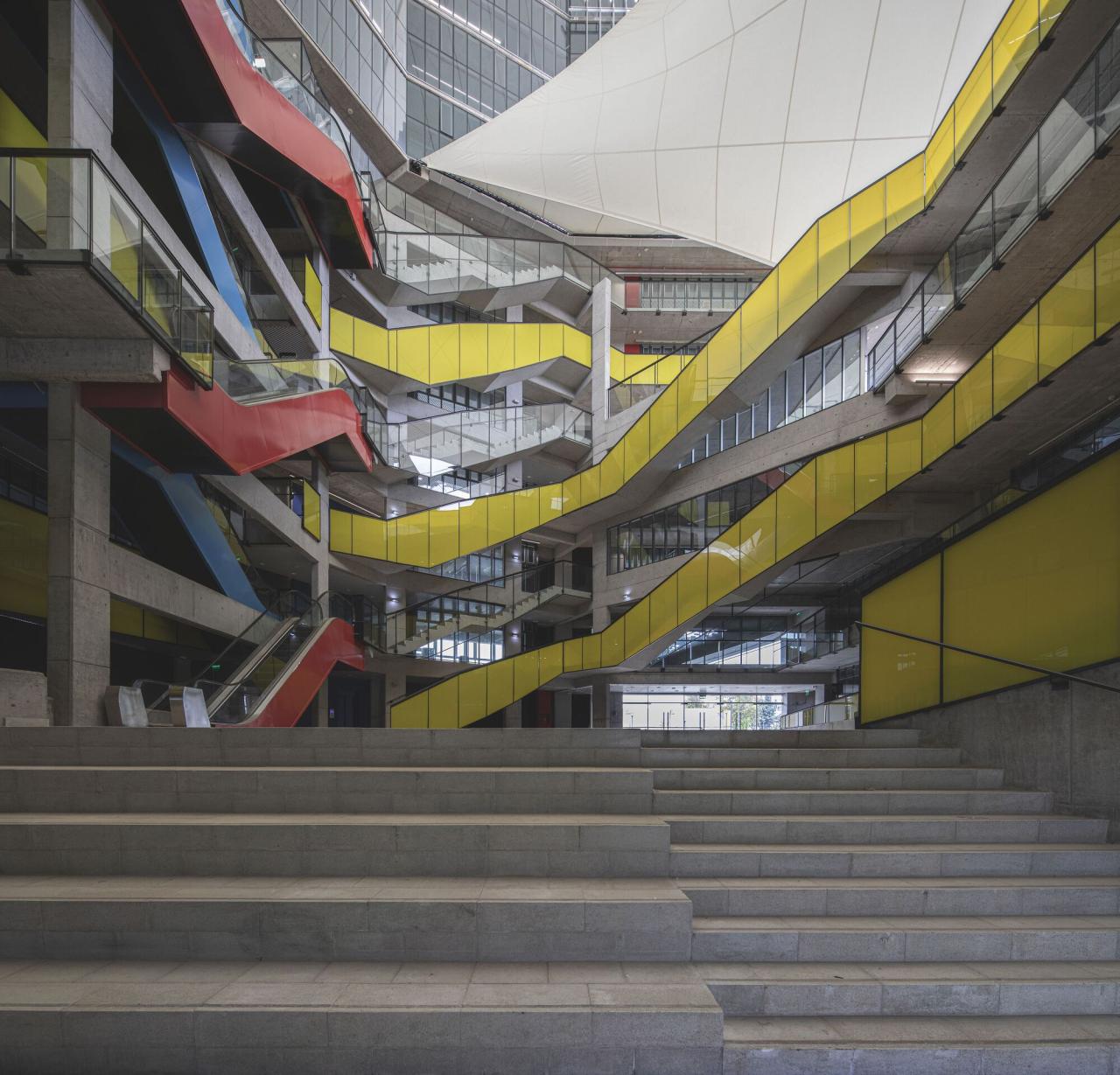 BIM建筑|楼梯漫步，圣地亚哥大学商业与经济学院 FAE / Marsino Arquitectura