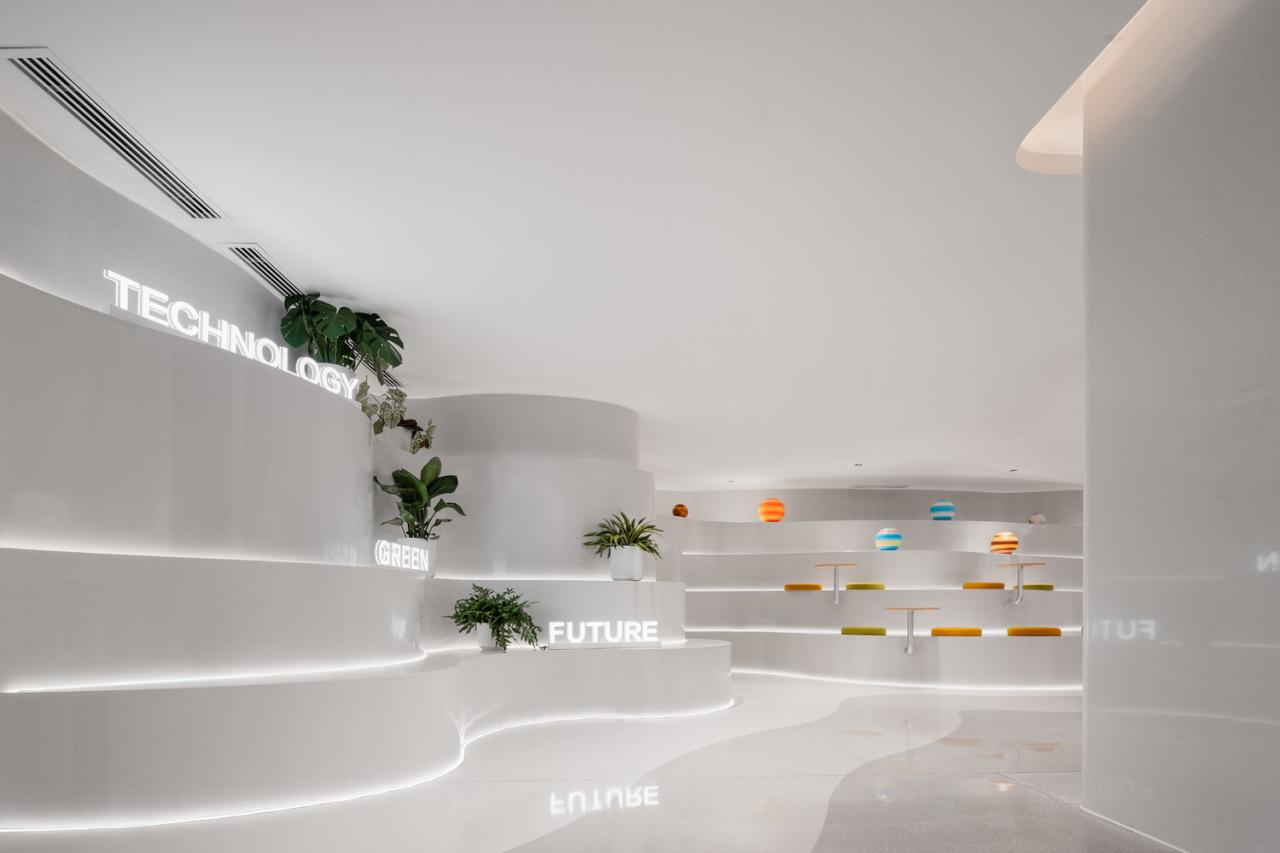 BIM建筑|启迪未来 江城地标：武汉比亚迪品牌体验中心 / 成执设计