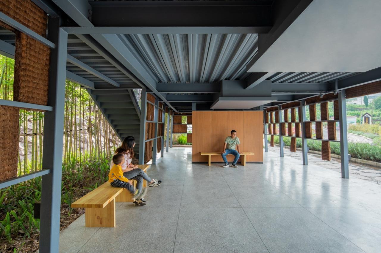 BIM建筑|面朝花海的棕厕 / 在行建筑