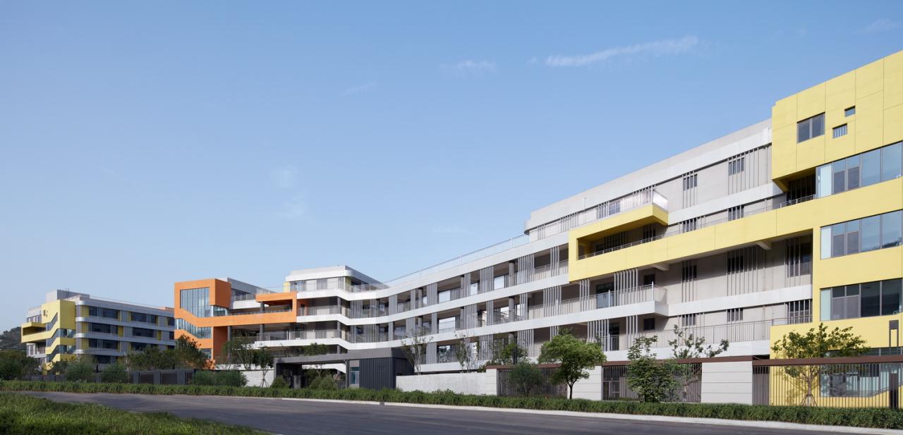 BIM建筑|自由理想的“花园城堡” ：济南北康初中教育建筑群落 / UA 尤安设计