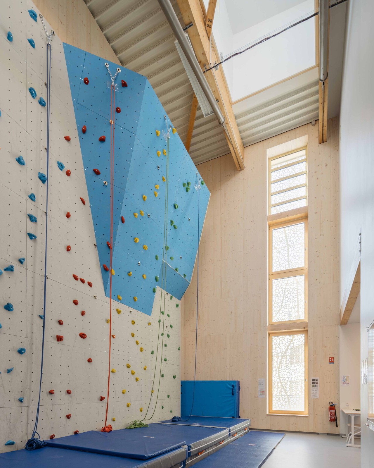 BIM建筑|瓦伦顿 Samuel-Paty 中学 / Archipente