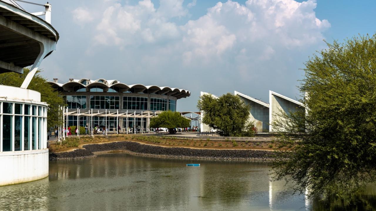 BIM建筑|秩序城堡，Sanand 工厂 / Studio Saar