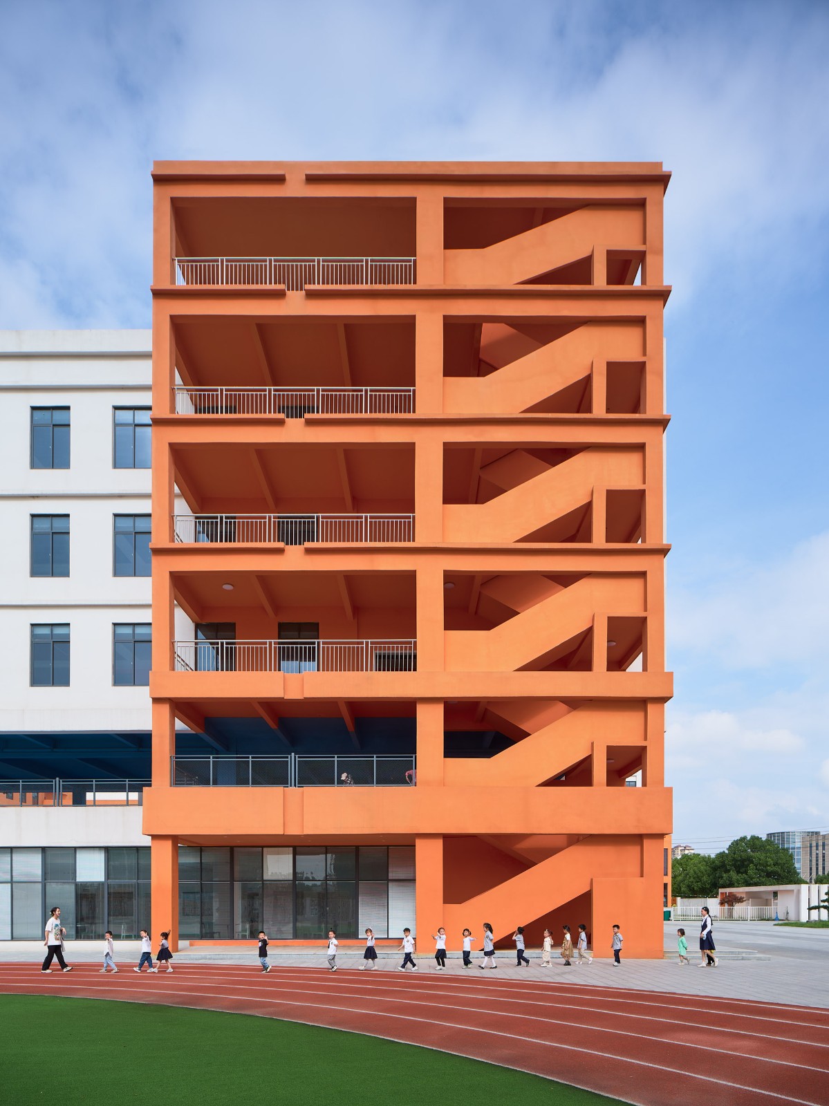 BIM建筑|县城里的新学校：送你一匹小马 / 上海立木建筑规划