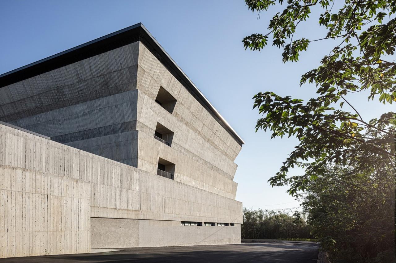 BIM建筑|山中骨灰安置所 / Behet Bondzio Lin Architekten