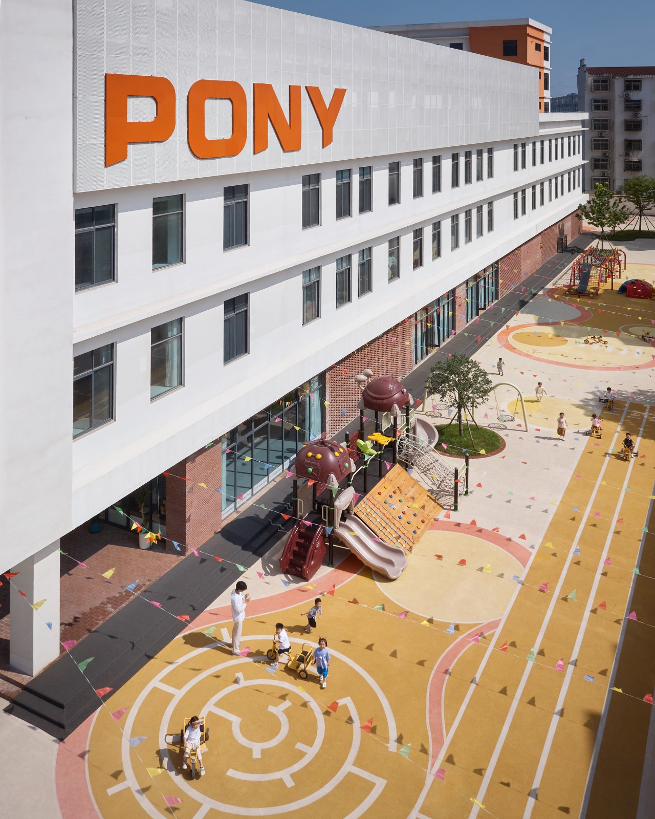 BIM建筑|县城里的新学校：送你一匹小马 / 上海立木建筑规划