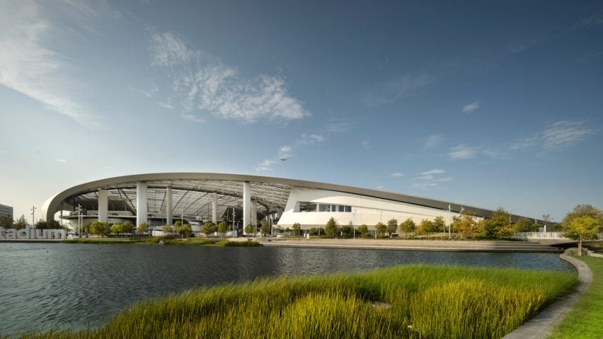 BIM建筑|HKS在SoFi体育场内创建“瓶中船”场地