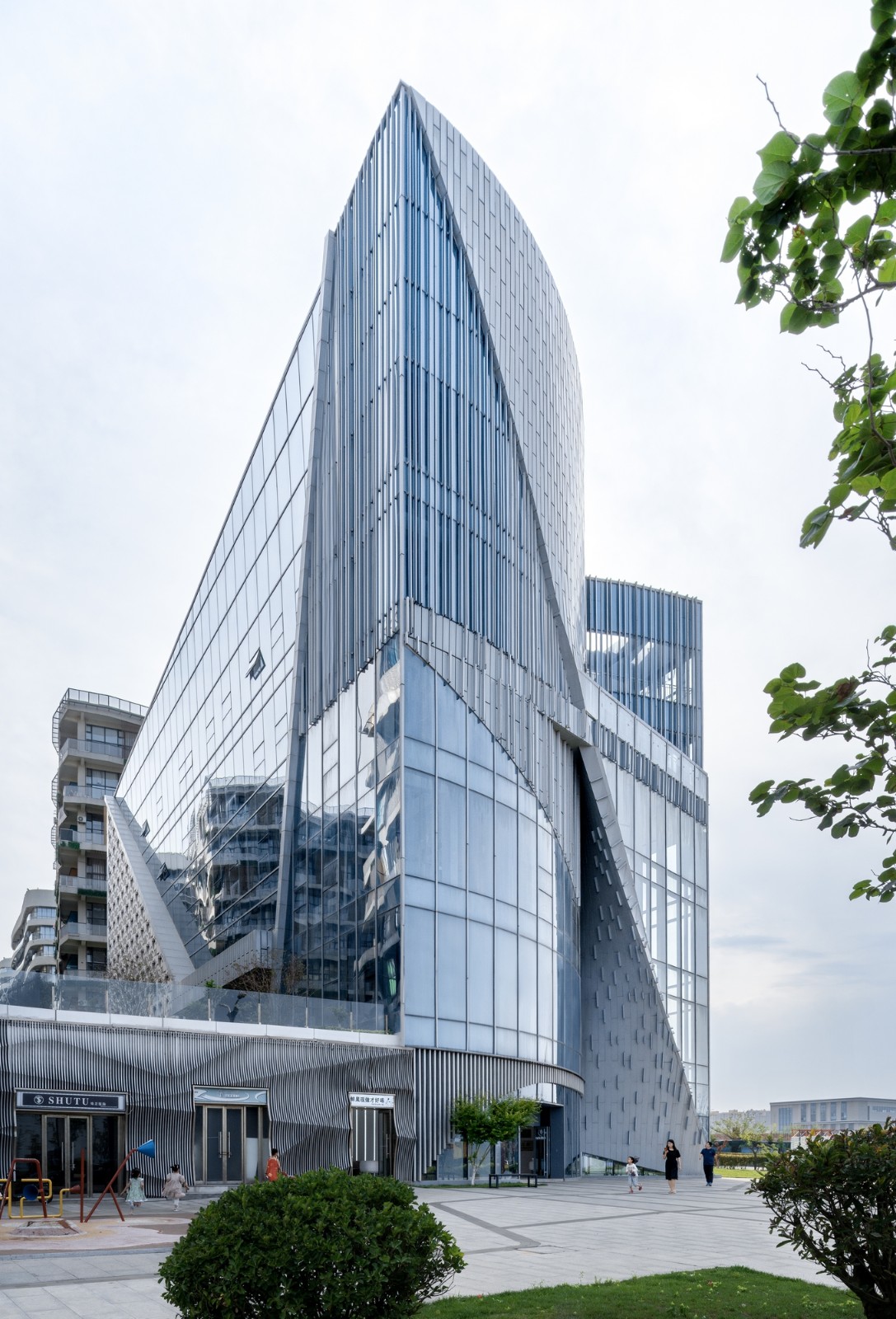 BIM建筑|OMC时尚发布中心 / 时境建筑