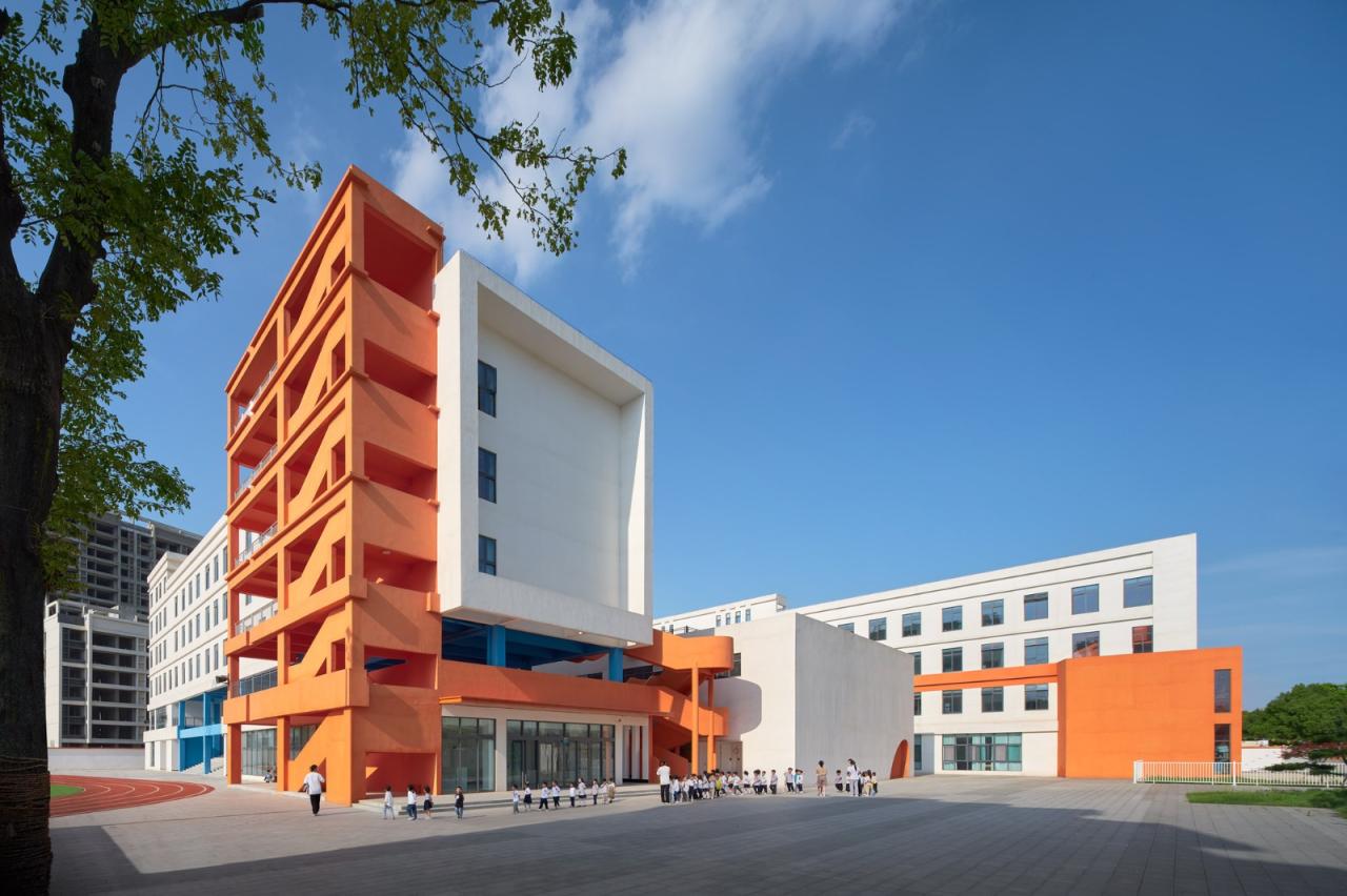 BIM建筑|县城里的新学校：送你一匹小马 / 上海立木建筑规划