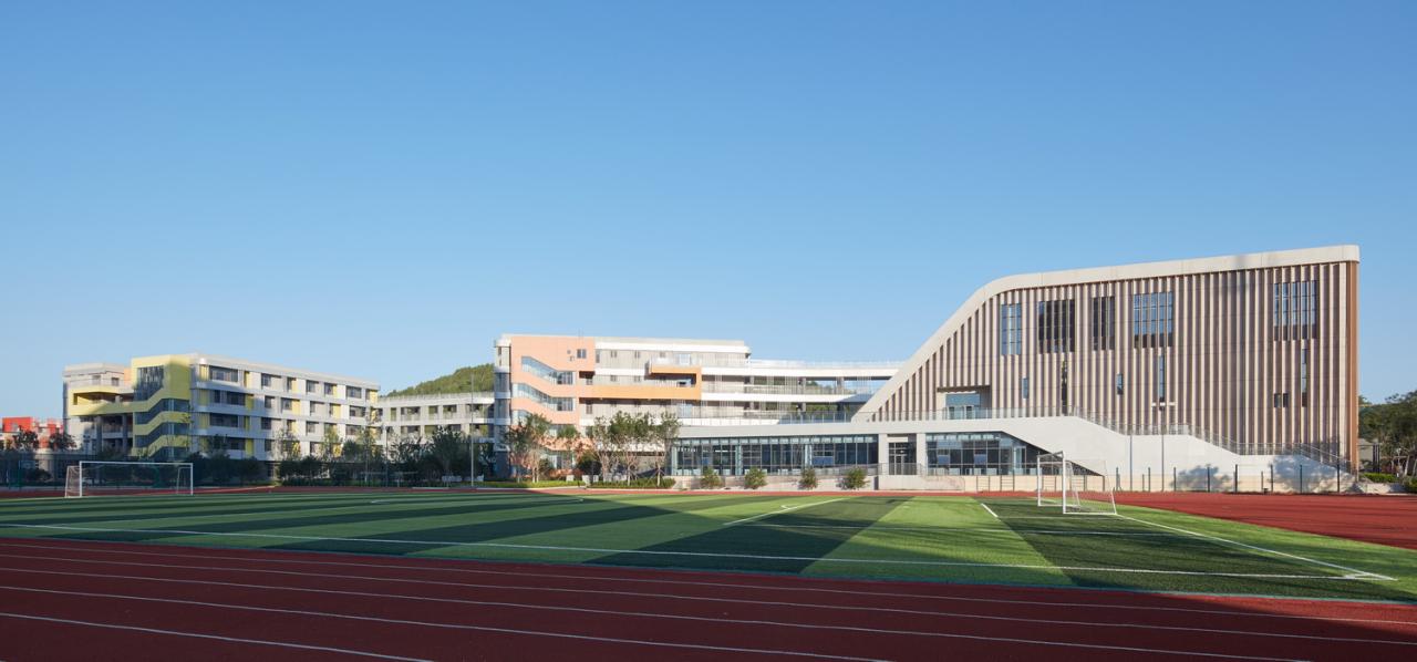 BIM建筑|自由理想的“花园城堡” ：济南北康初中教育建筑群落 / UA 尤安设计