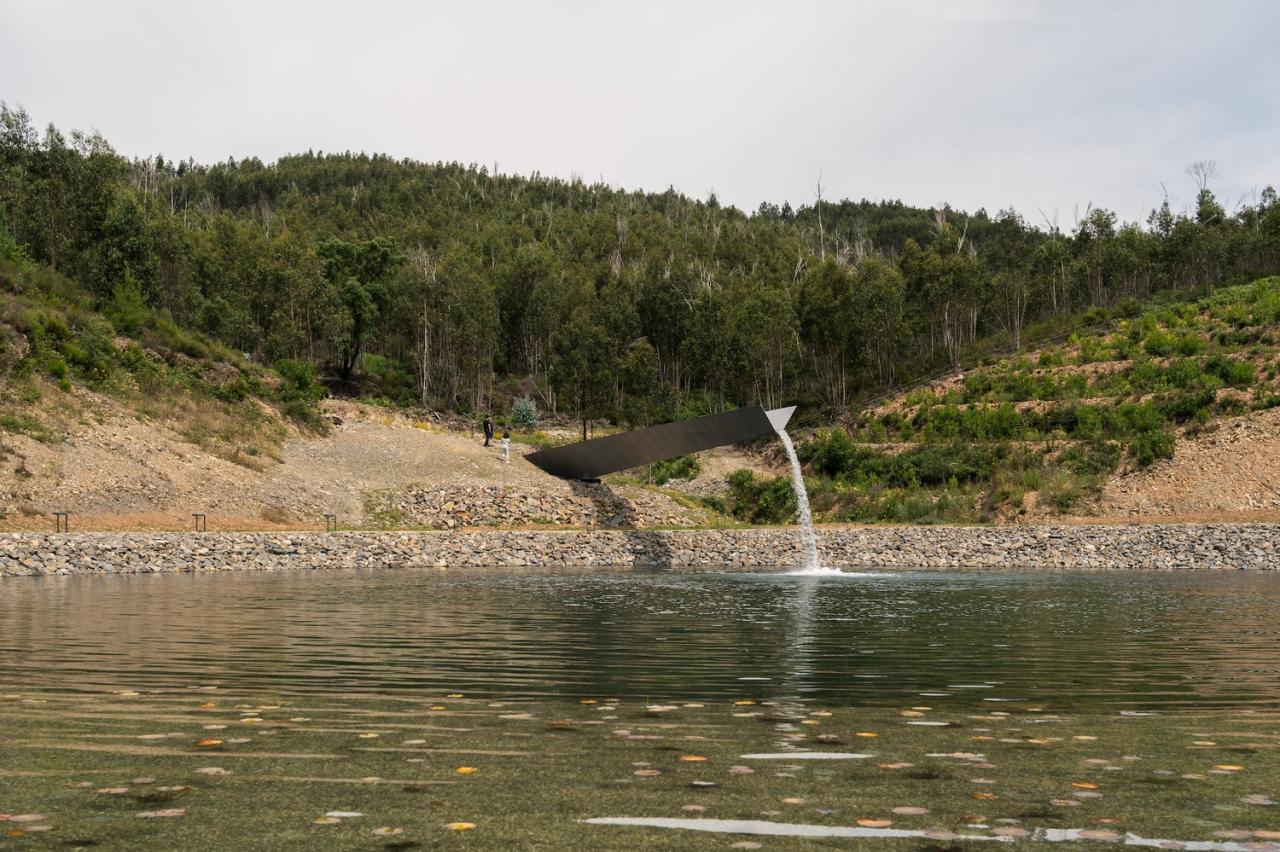BIM建筑|葡萄牙火灾遇难者纪念馆 / 艾德瓦尔多·苏托·德·莫拉