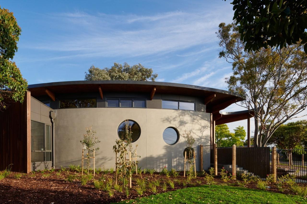 BIM建筑|抱树而建，Wellington 亲子中心 / AOA Christopher Peck