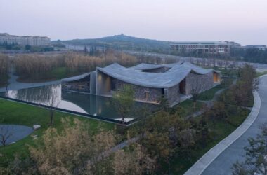 BIM建筑|朱锫工作室设计波浪形混凝土屋顶艺术中心-BIM建筑网