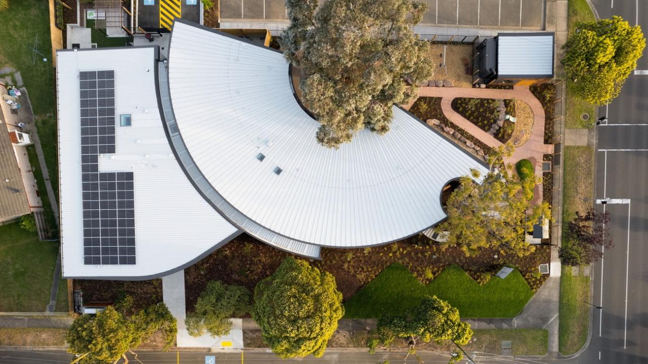 BIM建筑|抱树而建，Wellington 亲子中心 / AOA Christopher Peck