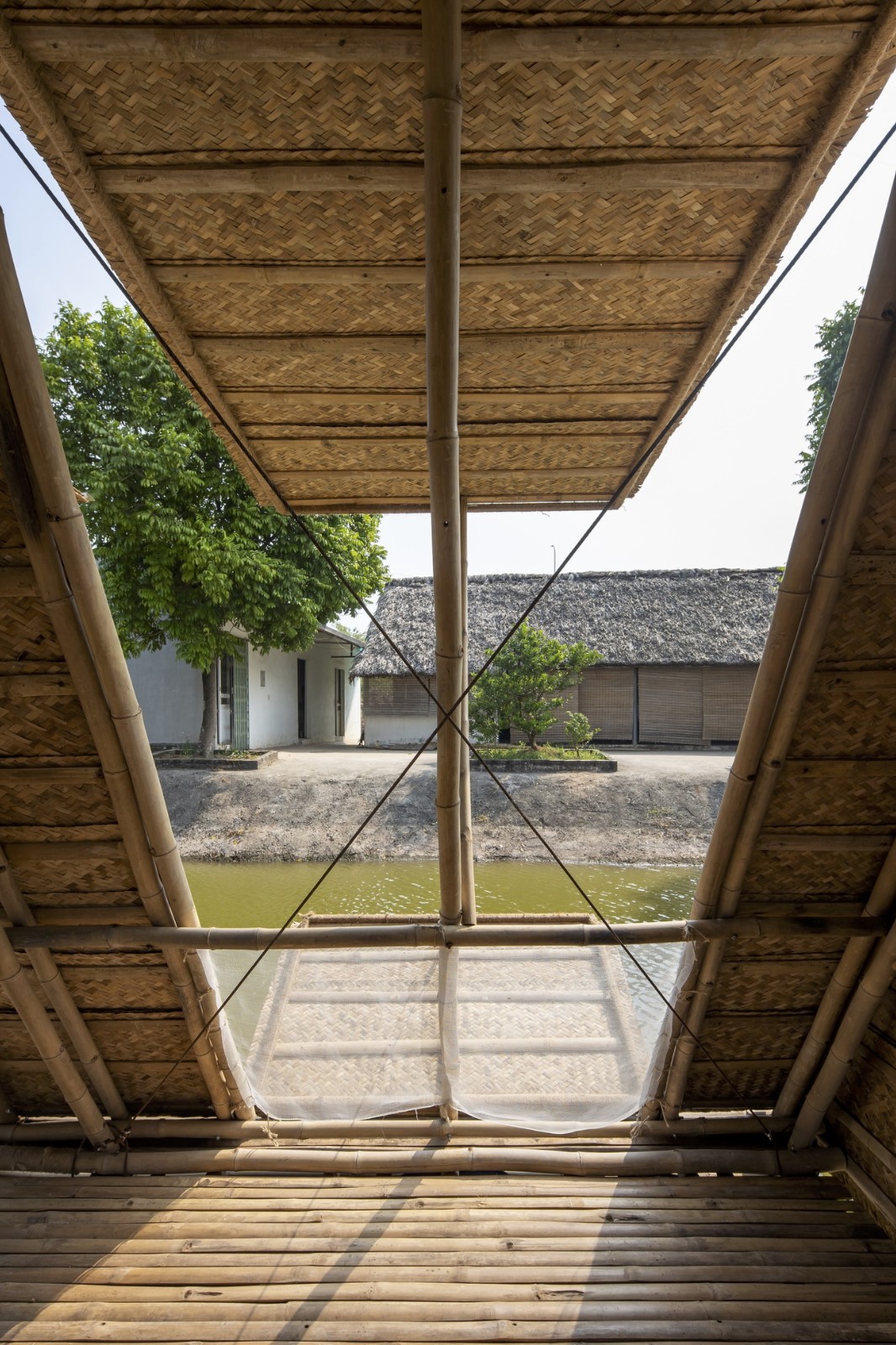 BIM建筑|适应气候变化，漂浮竹屋 / H&P Architects