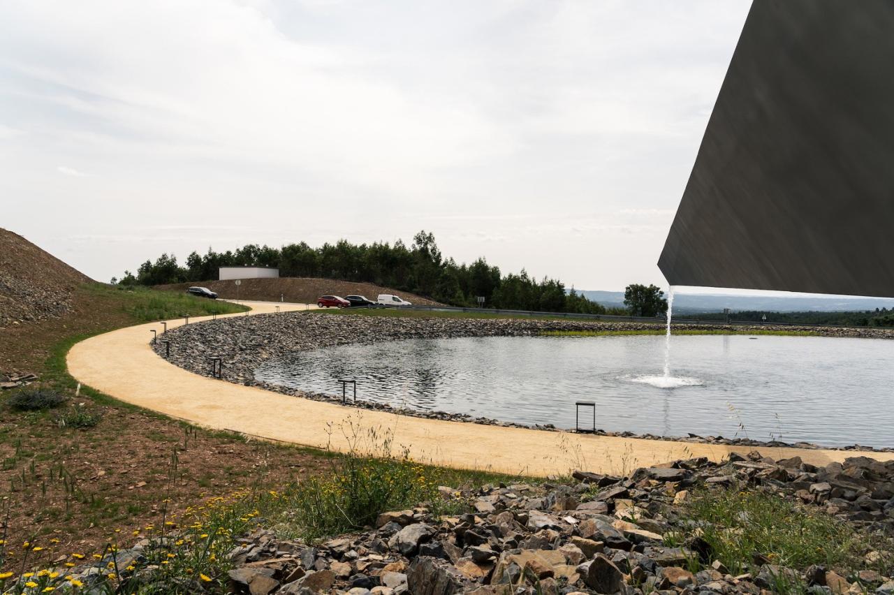 BIM建筑|葡萄牙火灾遇难者纪念馆 / 艾德瓦尔多·苏托·德·莫拉