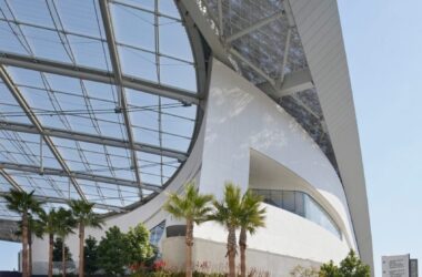 BIM建筑|HKS在SoFi体育场内创建“瓶中船”场地-BIM建筑网