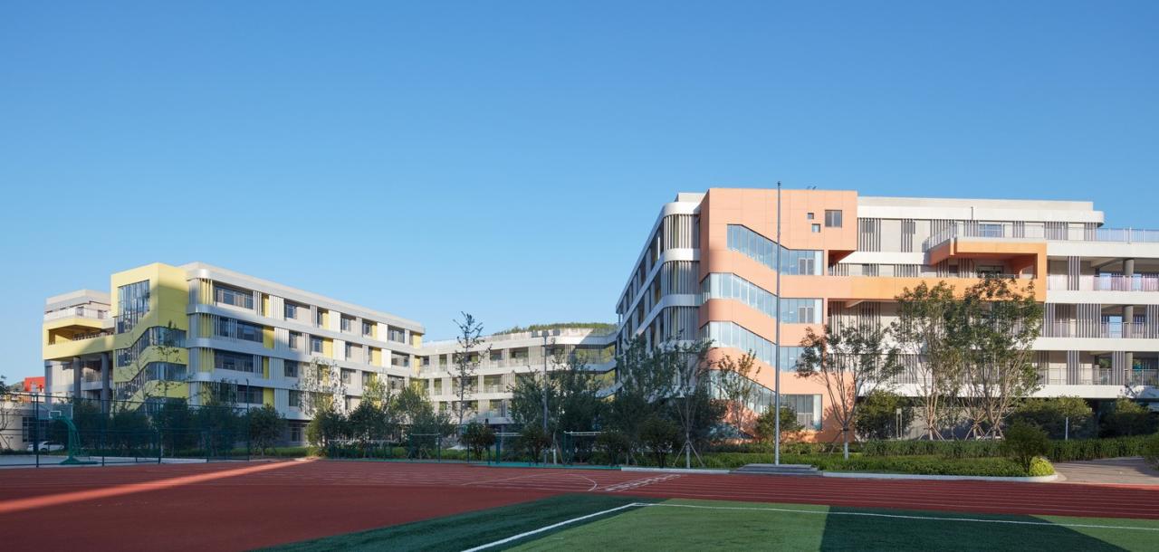 BIM建筑|自由理想的“花园城堡” ：济南北康初中教育建筑群落 / UA 尤安设计