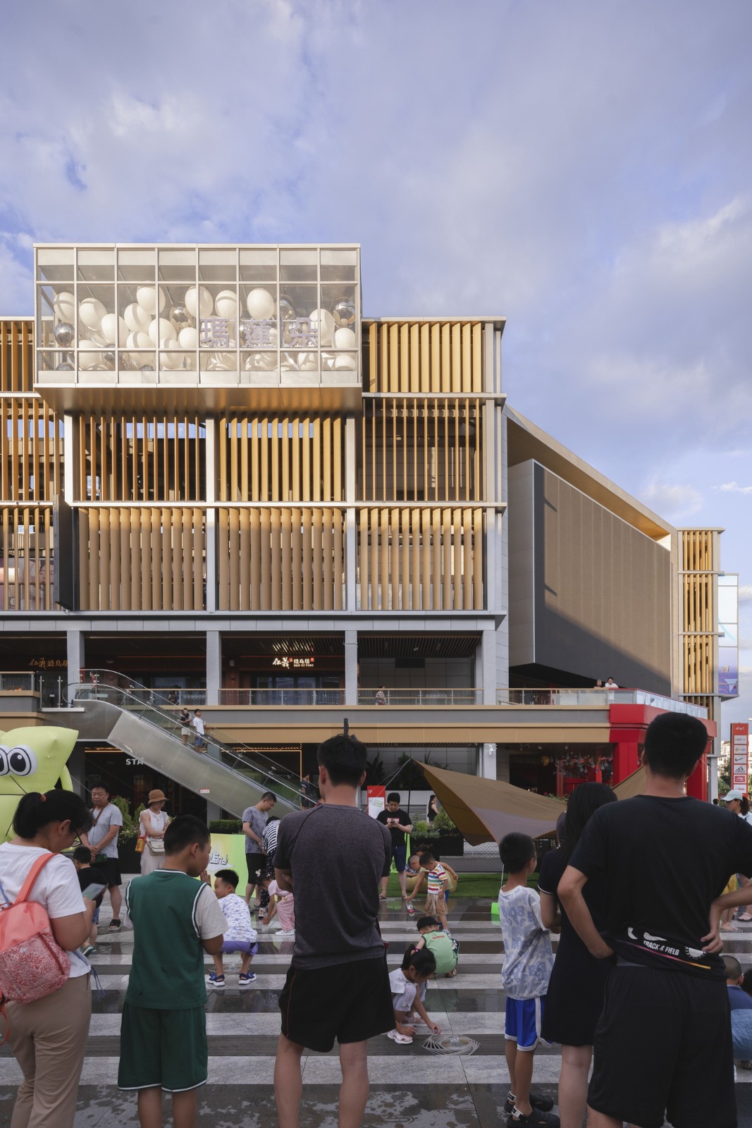 BIM建筑|“空中街巷”唤醒北京“睡城”，首开LONG街城市更新 / ZEN正象设计