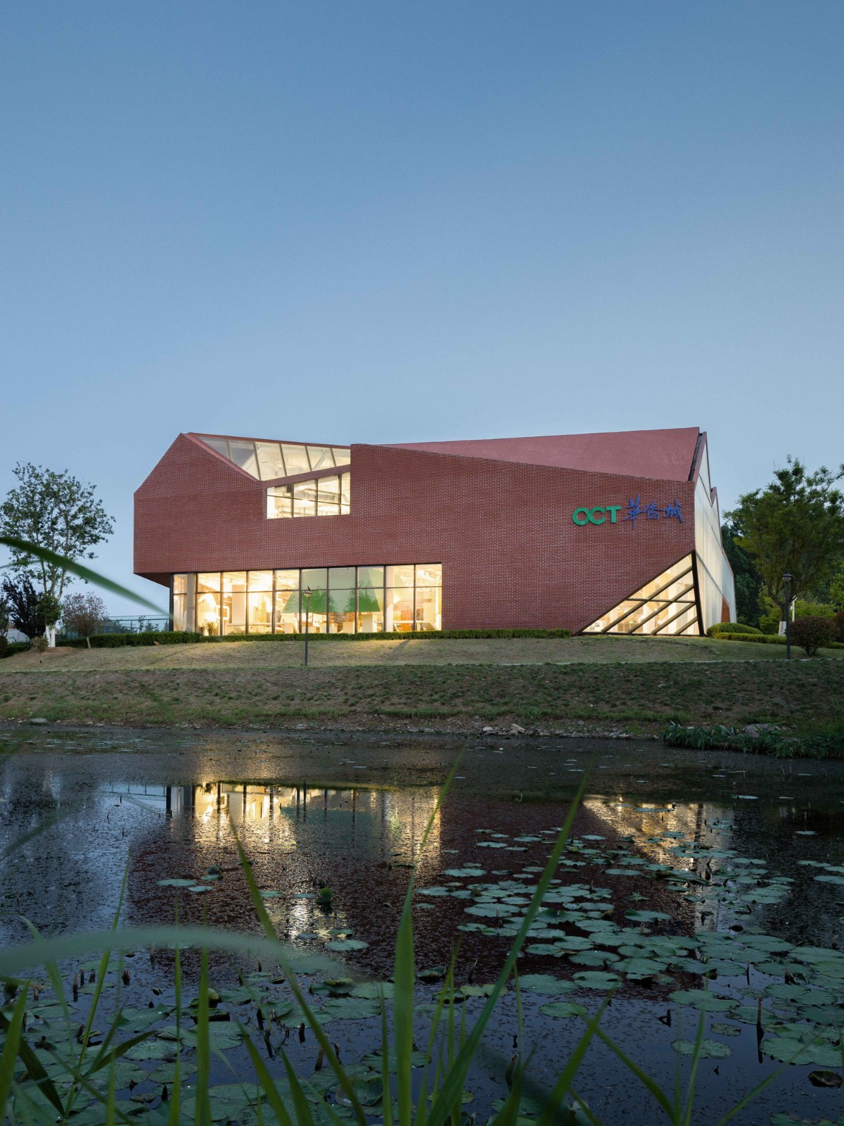 BIM建筑|雕琢乡村璞玉，静待尘尽光生：乡村振兴示范区项目展示中心 / 邹迎晞-袈蓝建筑