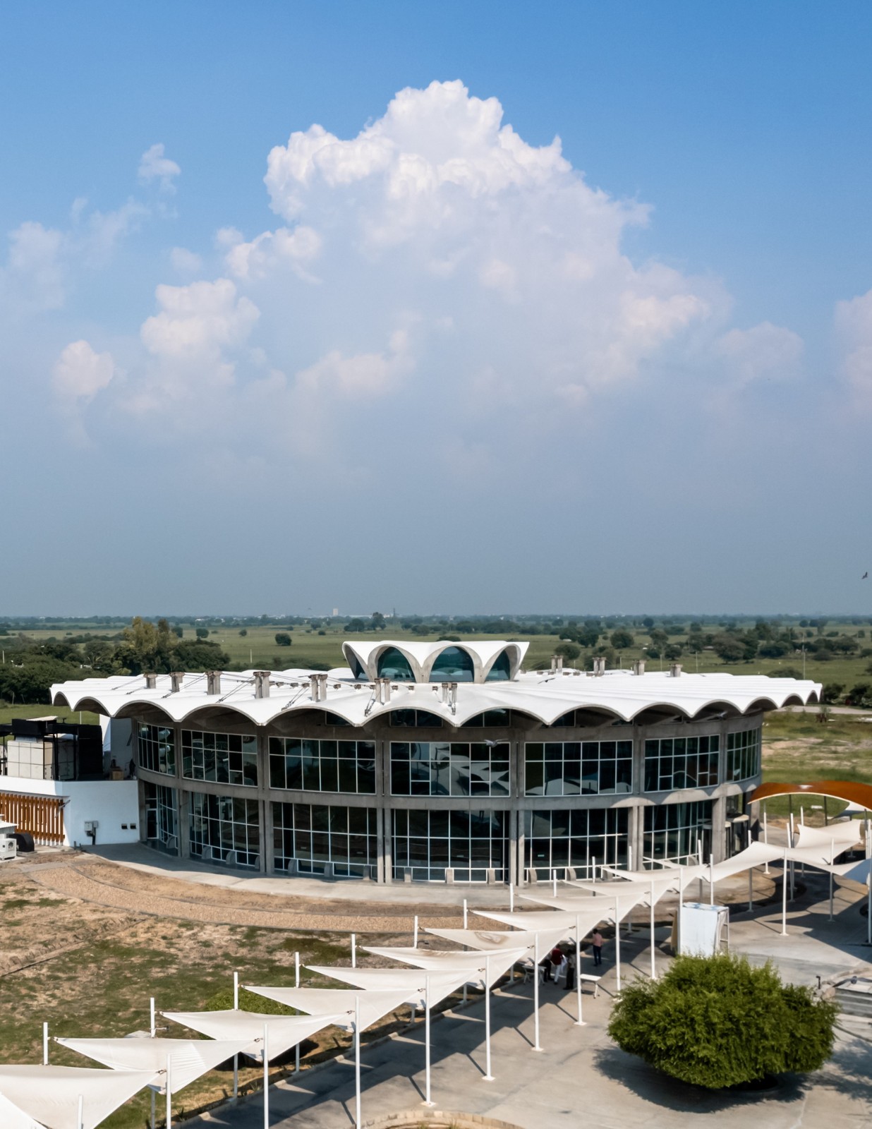 BIM建筑|秩序城堡，Sanand 工厂 / Studio Saar