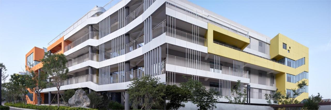 BIM建筑|自由理想的“花园城堡” ：济南北康初中教育建筑群落 / UA 尤安设计