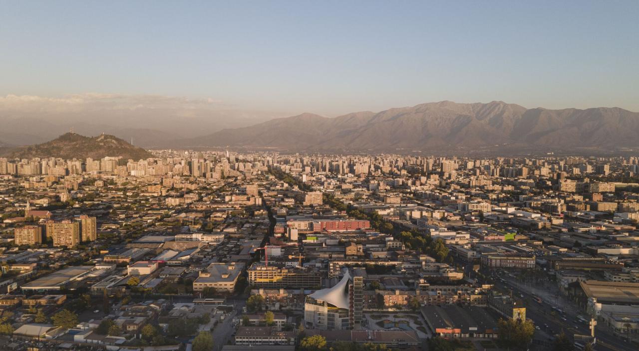 BIM建筑|楼梯漫步，圣地亚哥大学商业与经济学院 FAE / Marsino Arquitectura