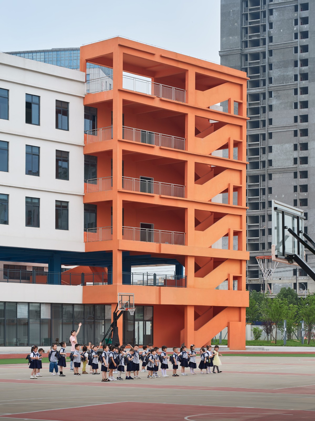 BIM建筑|县城里的新学校：送你一匹小马 / 上海立木建筑规划