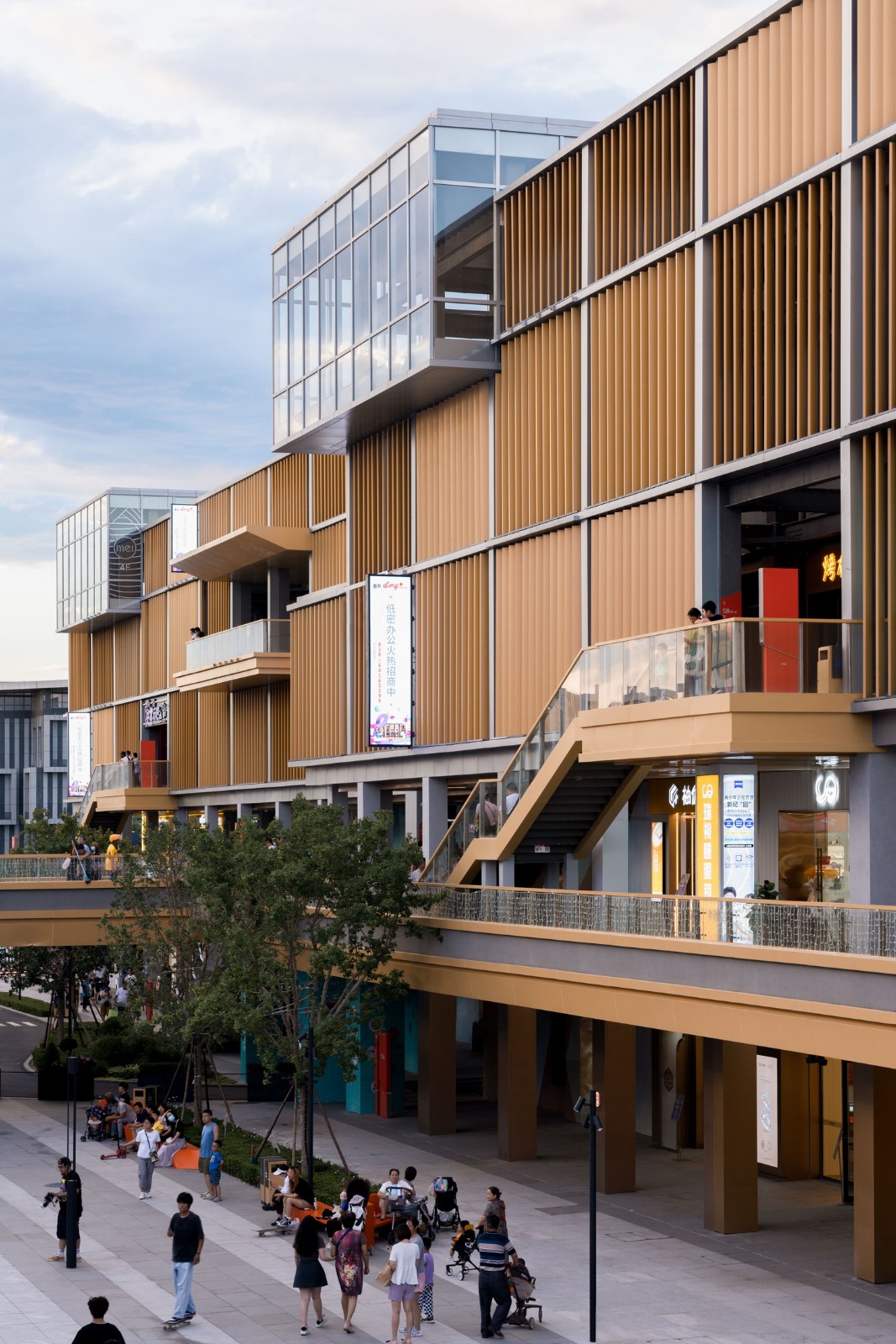 BIM建筑|“空中街巷”唤醒北京“睡城”，首开LONG街城市更新 / ZEN正象设计