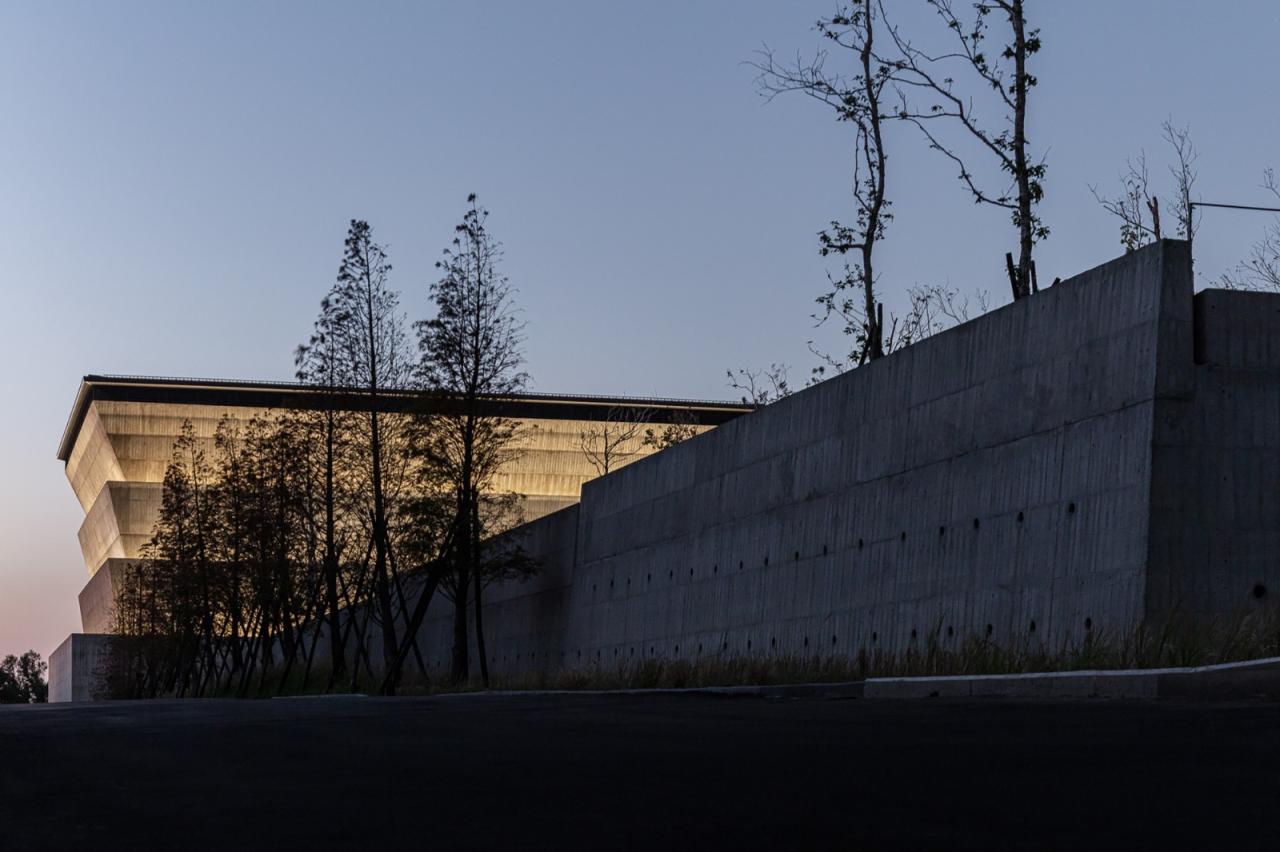 BIM建筑|山中骨灰安置所 / Behet Bondzio Lin Architekten