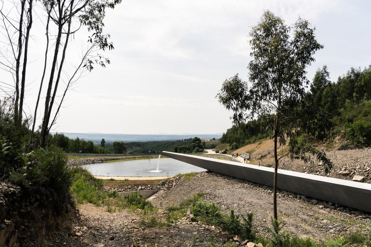 BIM建筑|葡萄牙火灾遇难者纪念馆 / 艾德瓦尔多·苏托·德·莫拉