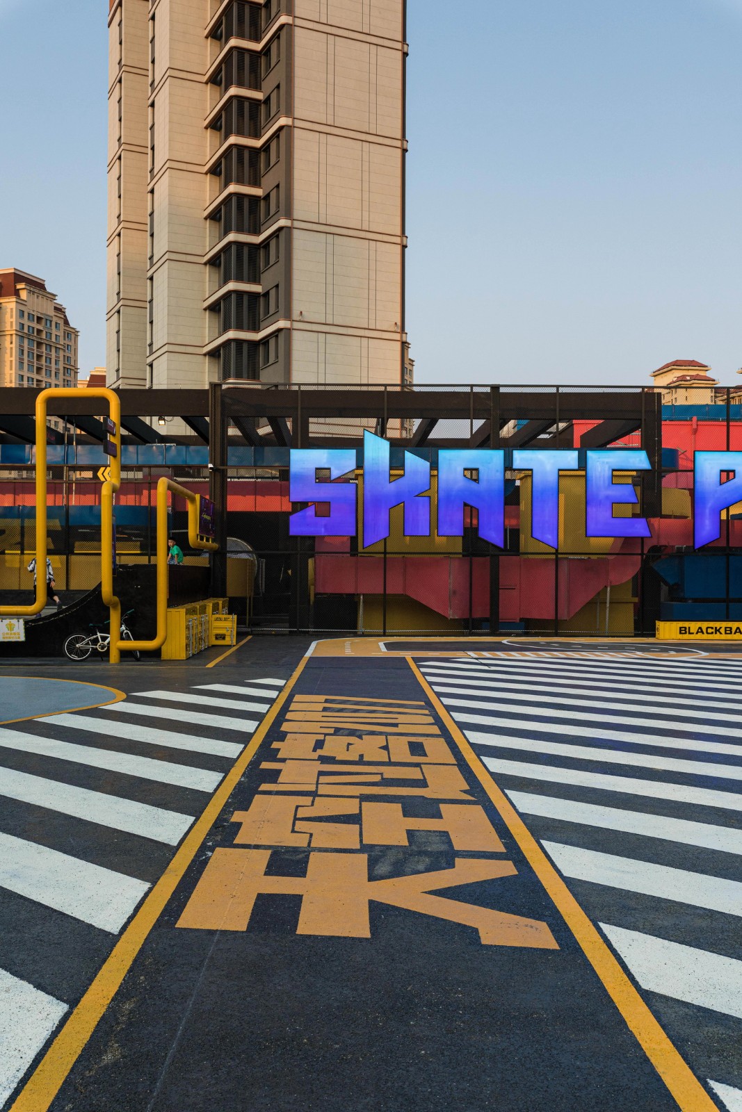 BIM建筑|天空过客——天津中海环宇城天台滑板公园 / DAGA大观建筑