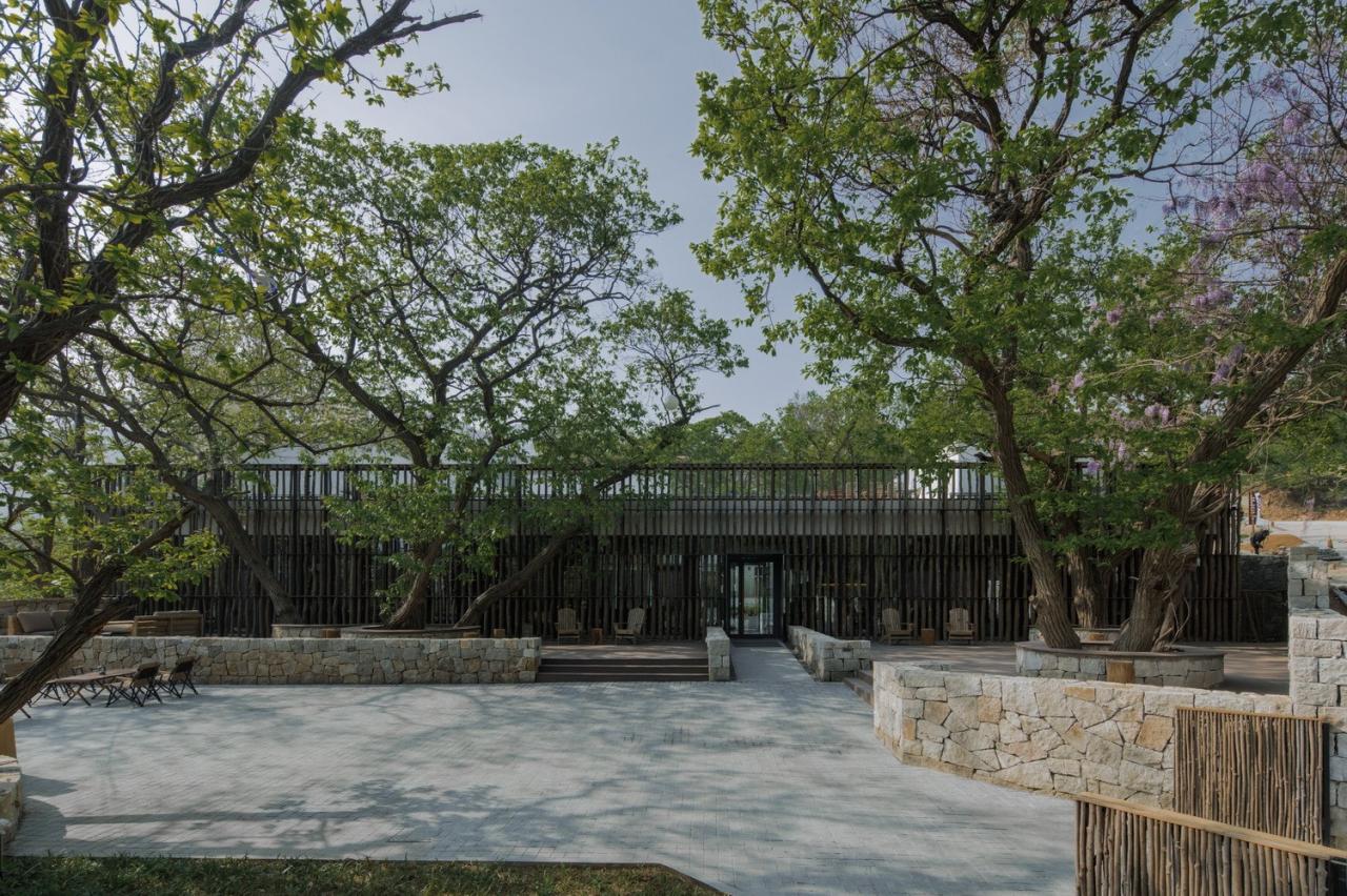 BIM建筑|沂蒙·书舍民宿：板栗树林下的自然再造与共生 / 灰空间建筑事务所
