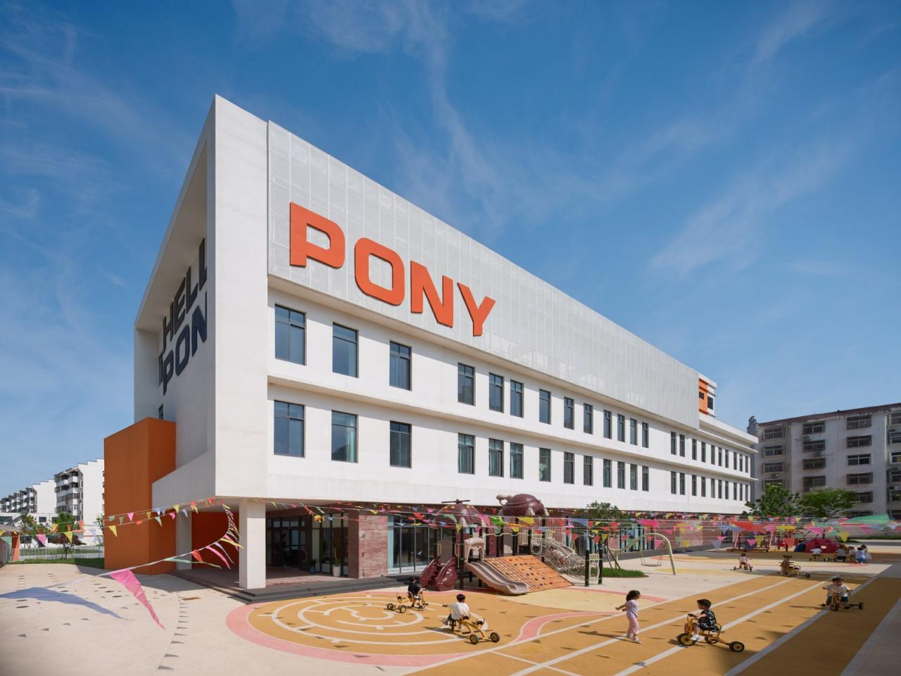 BIM建筑|县城里的新学校：送你一匹小马 / 上海立木建筑规划