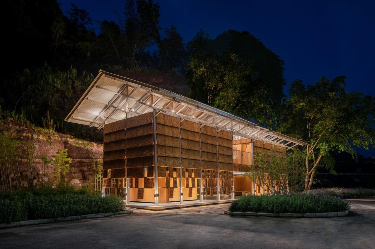 BIM建筑|面朝花海的棕厕 / 在行建筑