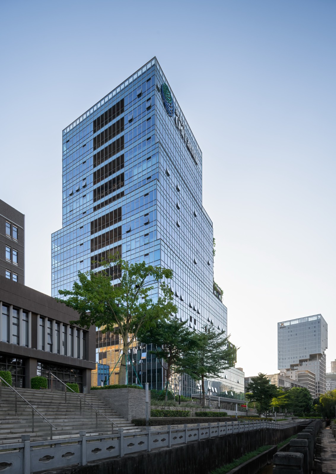 BIM建筑|深圳招商局光明科技园 / 梵朴设计