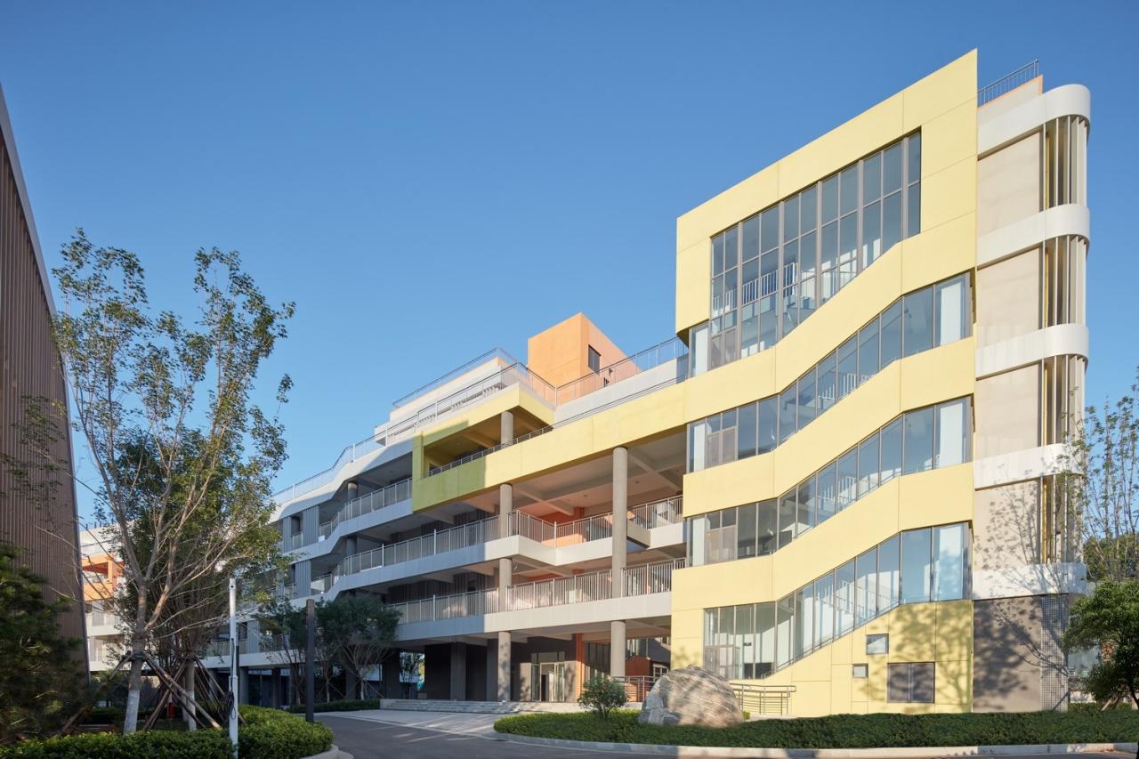 BIM建筑|自由理想的“花园城堡” ：济南北康初中教育建筑群落 / UA 尤安设计