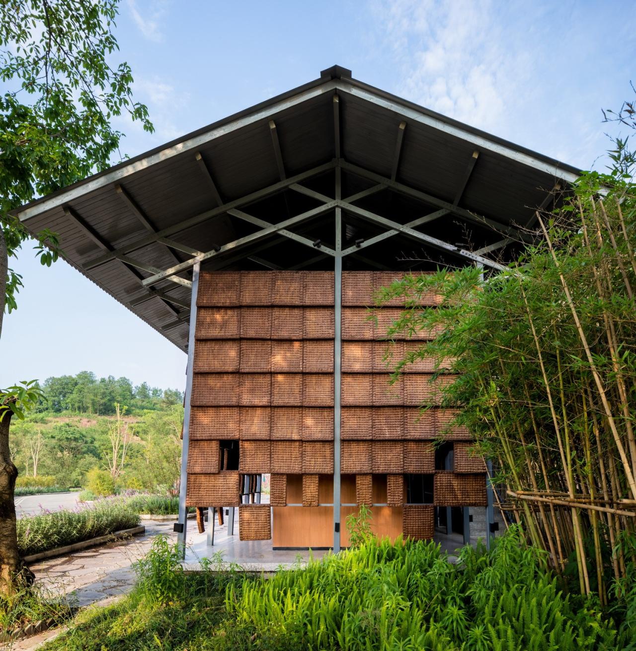 BIM建筑|面朝花海的棕厕 / 在行建筑