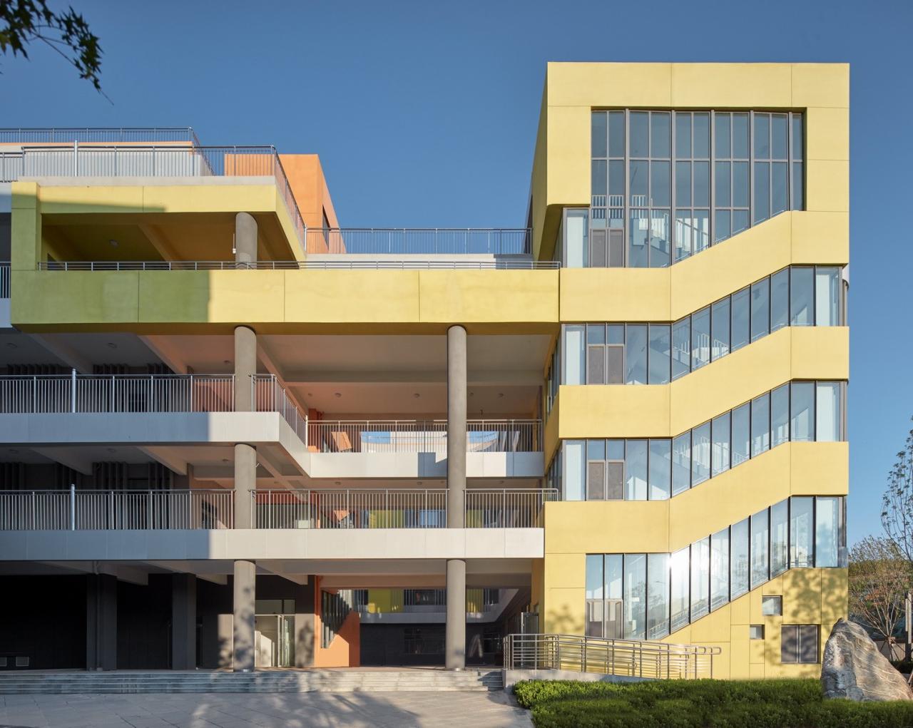 BIM建筑|自由理想的“花园城堡” ：济南北康初中教育建筑群落 / UA 尤安设计